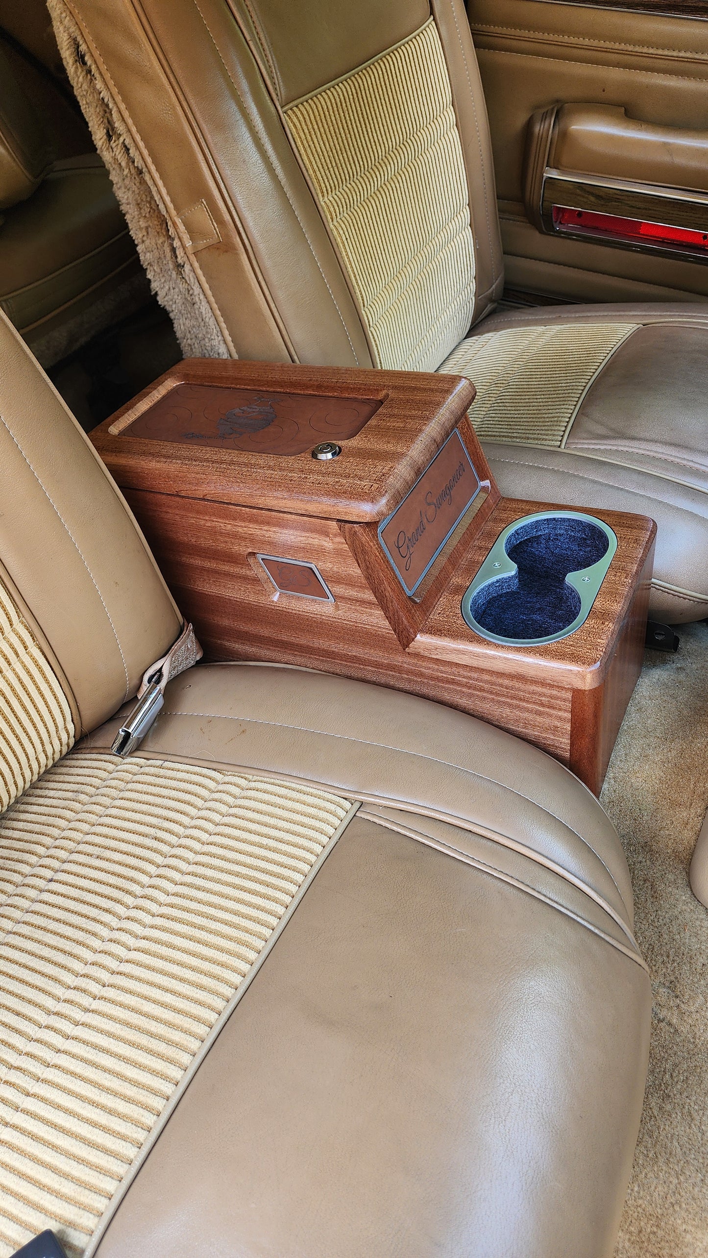Series 3 Wagoneer center console