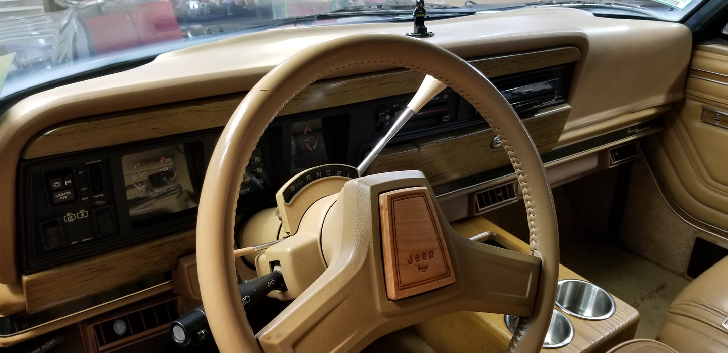 Hardwood horn button