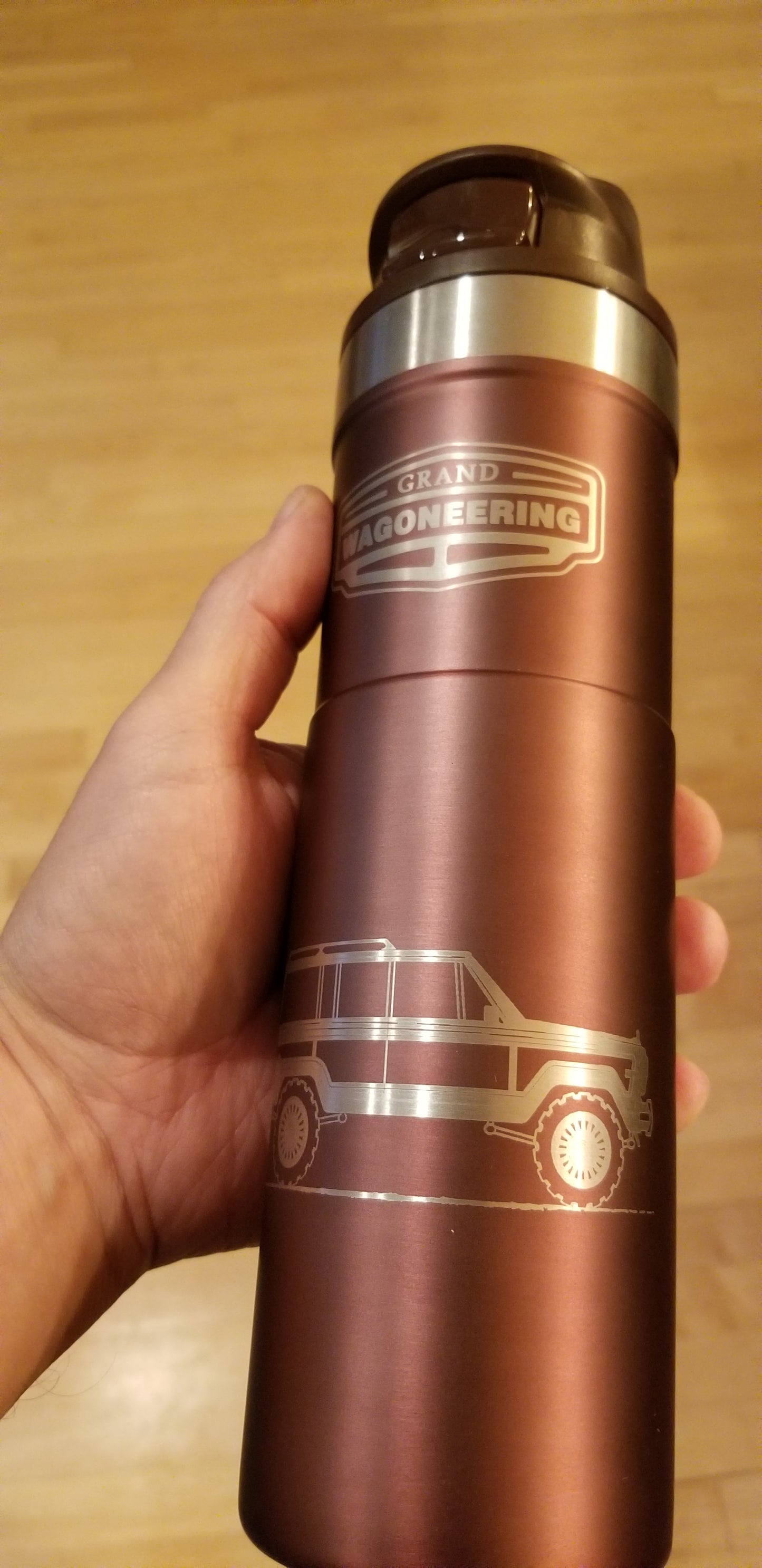 Grand Wagoneering 20 0z Trigger Action Travel Mug "Grand Wagoneer" design
