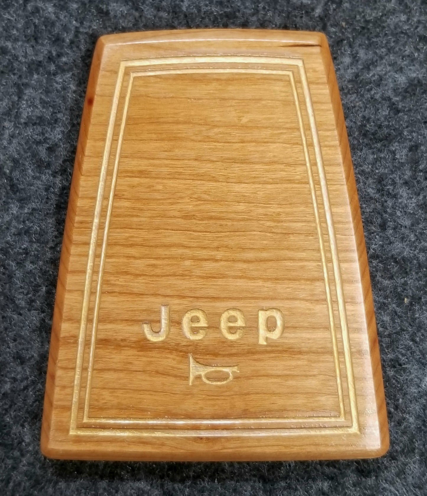 Hardwood horn button