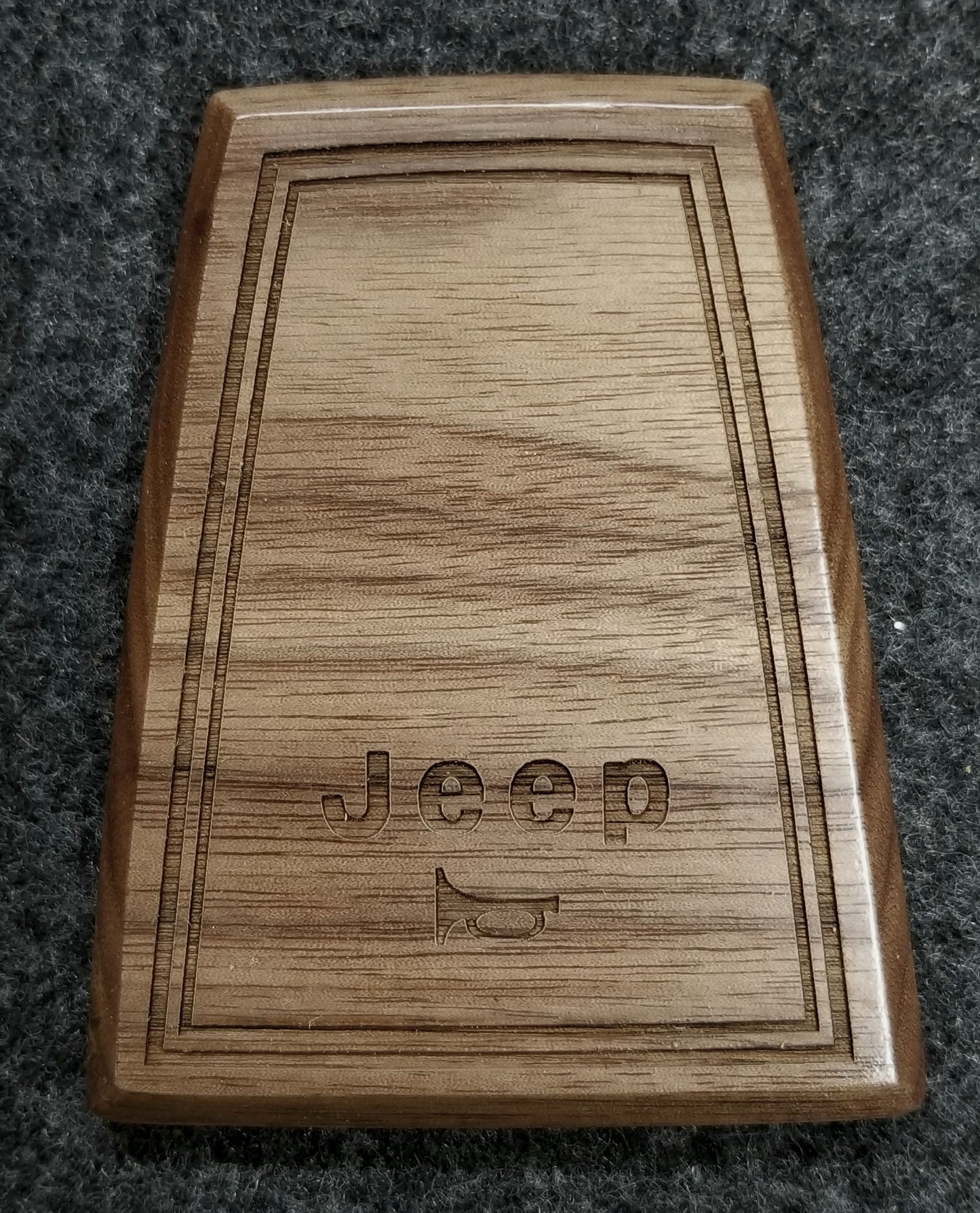Hardwood horn button